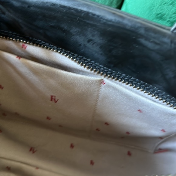 Frances Valentine handbag. Size medium in patent black - Picture 7 of 9